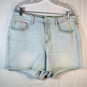 Judy Blue Womens Rainbow Thread Mid Rise Shorts Light Wash Denim Size 1XL‎